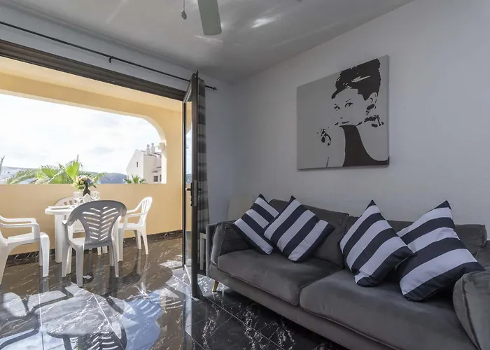 Castle Harbour 39 - Two Bed Apartament Los Cristianos (Tenerife)