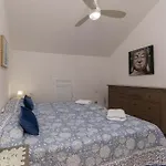 Castle Harbour 39 - Two Bed דירה