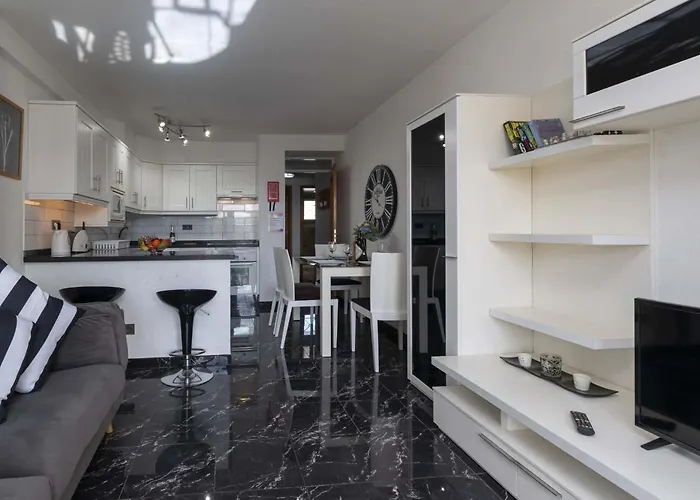 Daire Castle Harbour 39 - Two Bed Los Cristianos (Tenerife)