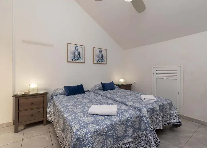 Castle Harbour 39 - Two Bed Daire